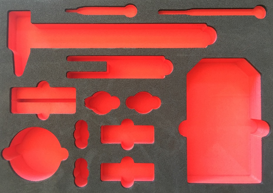 Usinage mousse PE 60mm 45kg/m3 noire et rouge